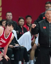 老帅宫鲁鸣接手的中国女篮，到底怎么了？