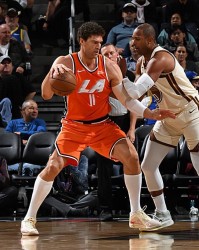 乐鱼体育-明显无法胜任先发的位置，快船对于内线老将的要求实在是太高了？