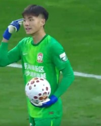 乐鱼体育下载-中超争议判罚！莱昂纳多进球被吹，李昊罕见暴怒，挤地铁战术失败