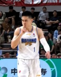 北京险些被广州逆转！陈盈骏一己之力救许利民，周琦罚球回调！|比赛|北控|杰曼|德比|谩骂声_新浪体育_新浪新闻