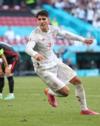 乐鱼体育平台-莫拉塔爆射踢走愤懑 干脏活的中锋不应被如此对待